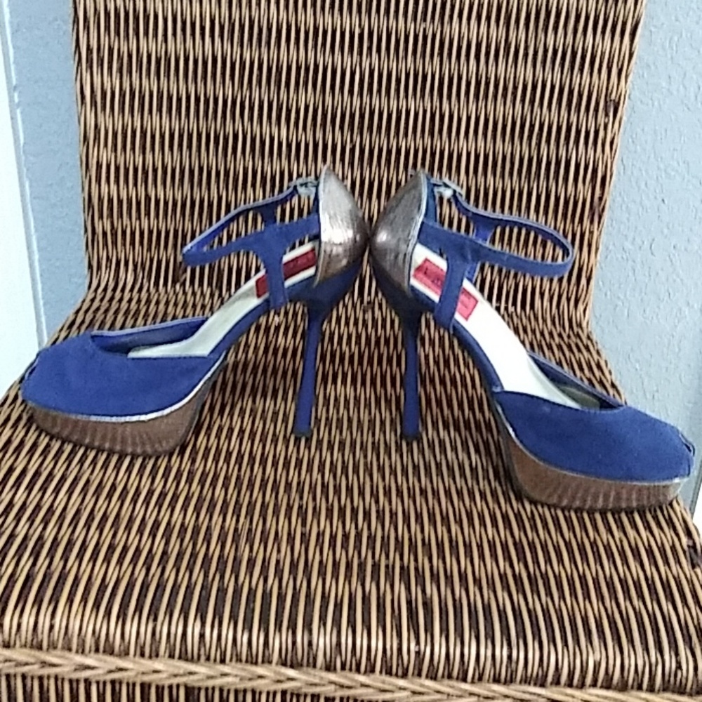Shoes - Picture 2 of 5